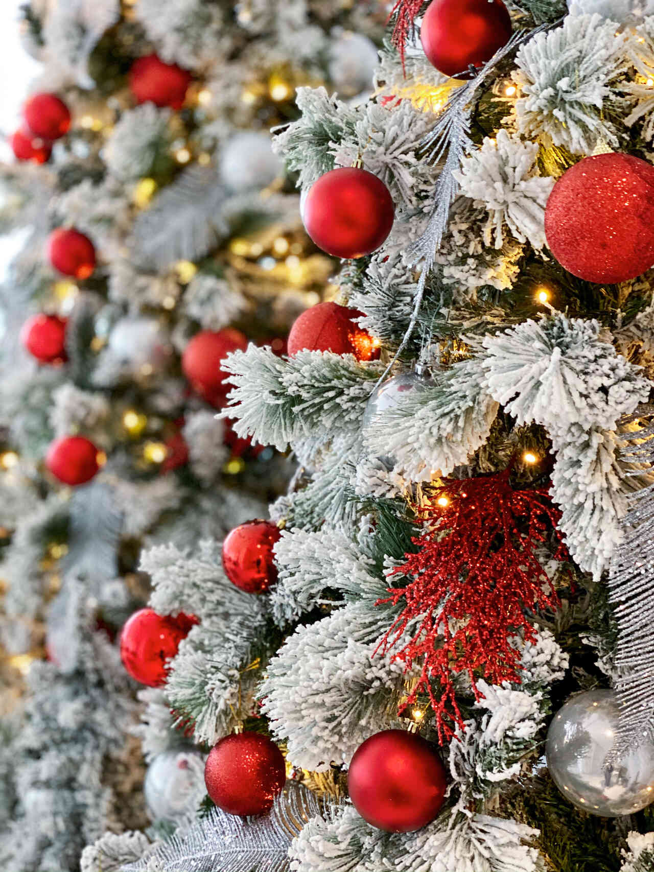 Trending: red and silver sparkling Christmas balls, view II